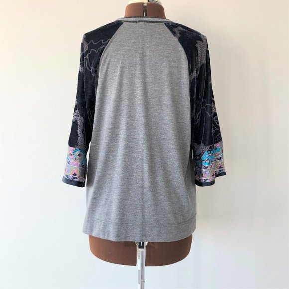 Elevated Grey T-shirt with Velvet Flocked Sleeves - Picture 3 of 8